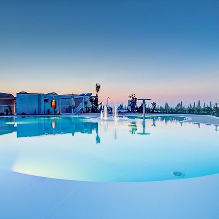 Mediterraneo Hotel & Suites Cattolica Exterior foto