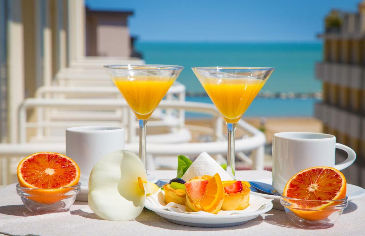 Mediterraneo Hotel & Suites Cattolica Exterior foto