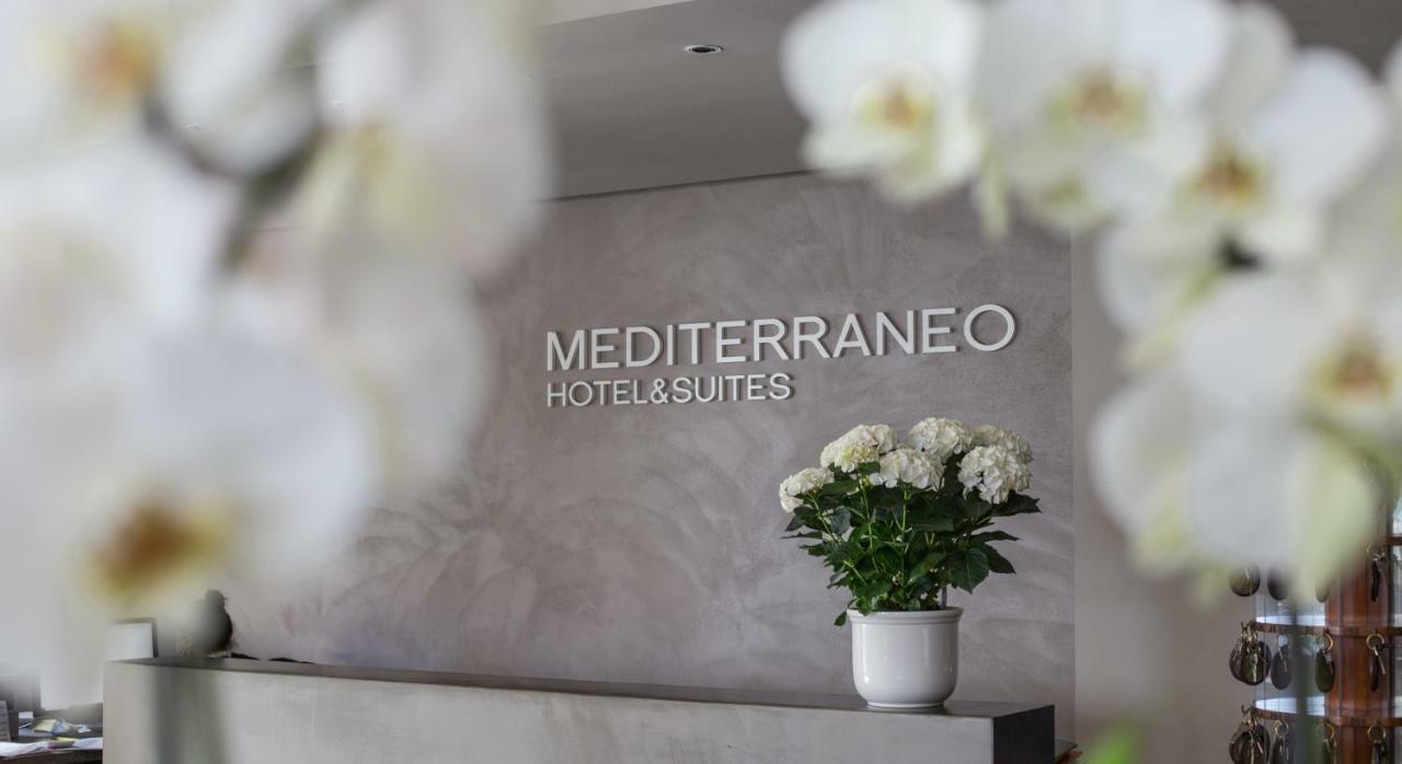 Mediterraneo Hotel & Suites Cattolica Exterior foto
