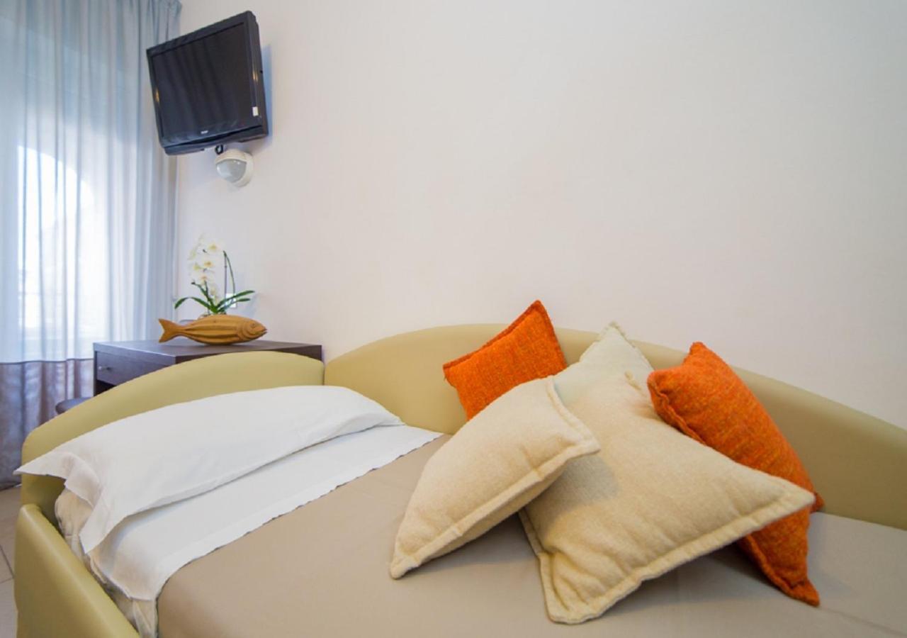 Mediterraneo Hotel & Suites Cattolica Exterior foto