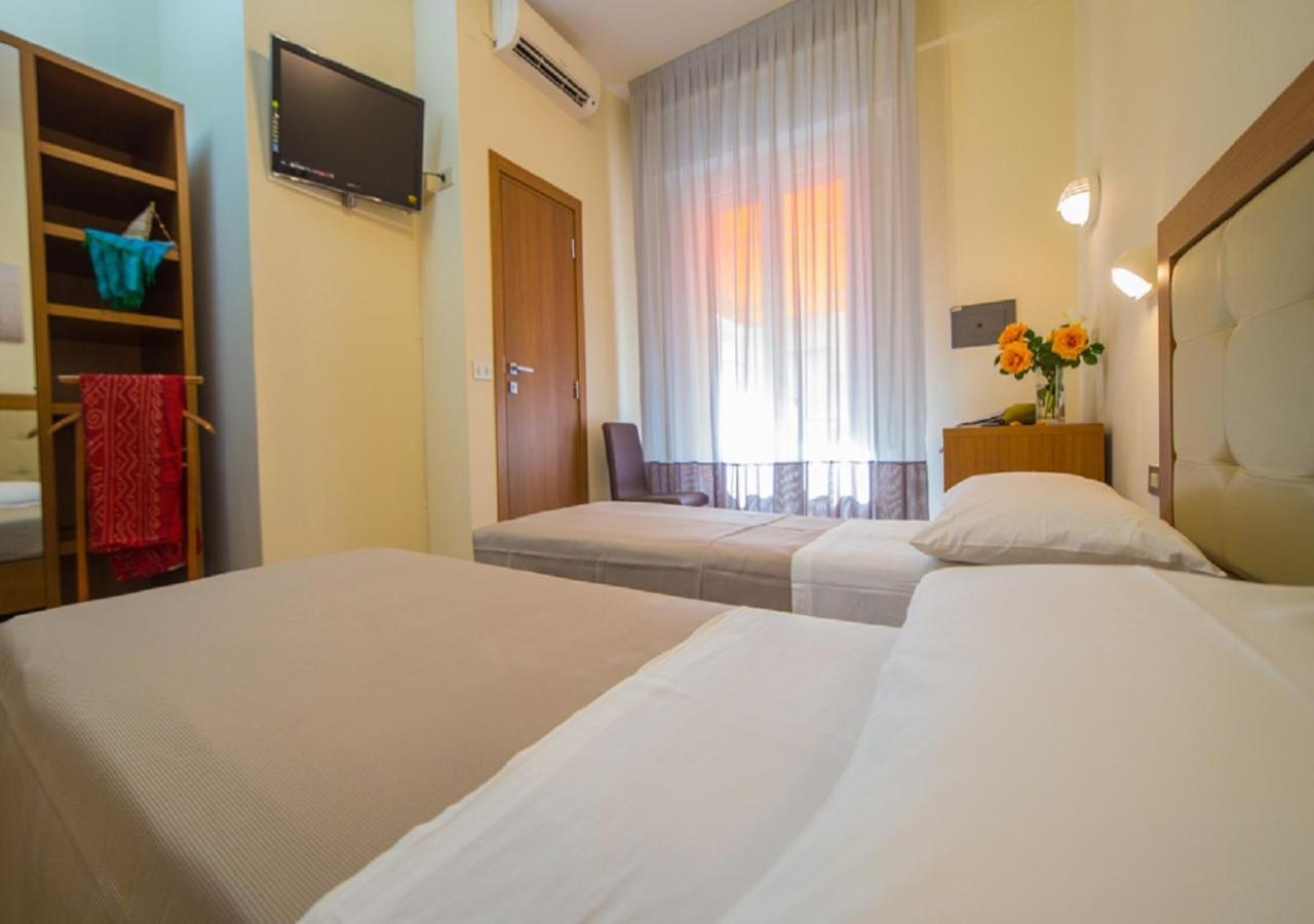 Mediterraneo Hotel & Suites Cattolica Exterior foto
