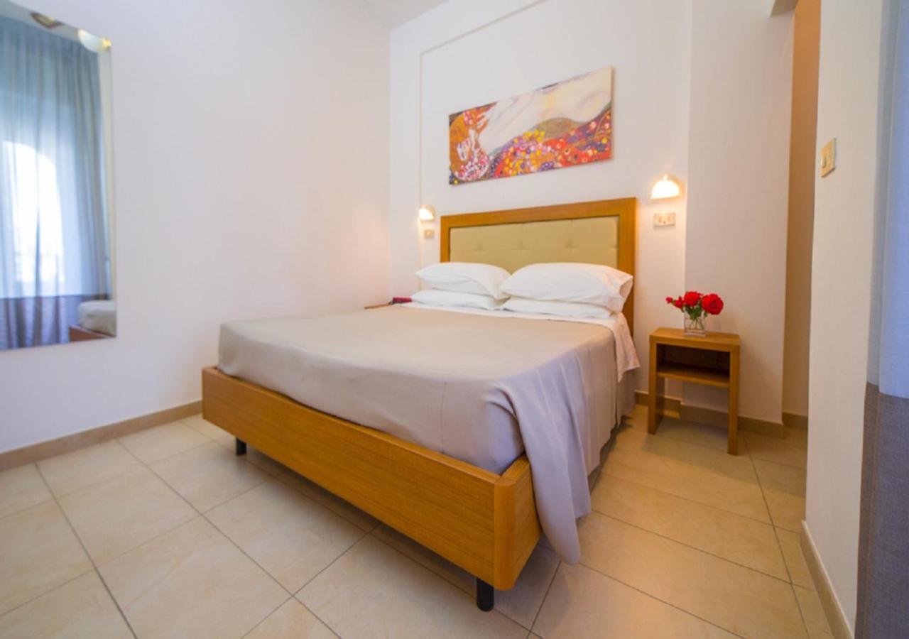Mediterraneo Hotel & Suites Cattolica Exterior foto