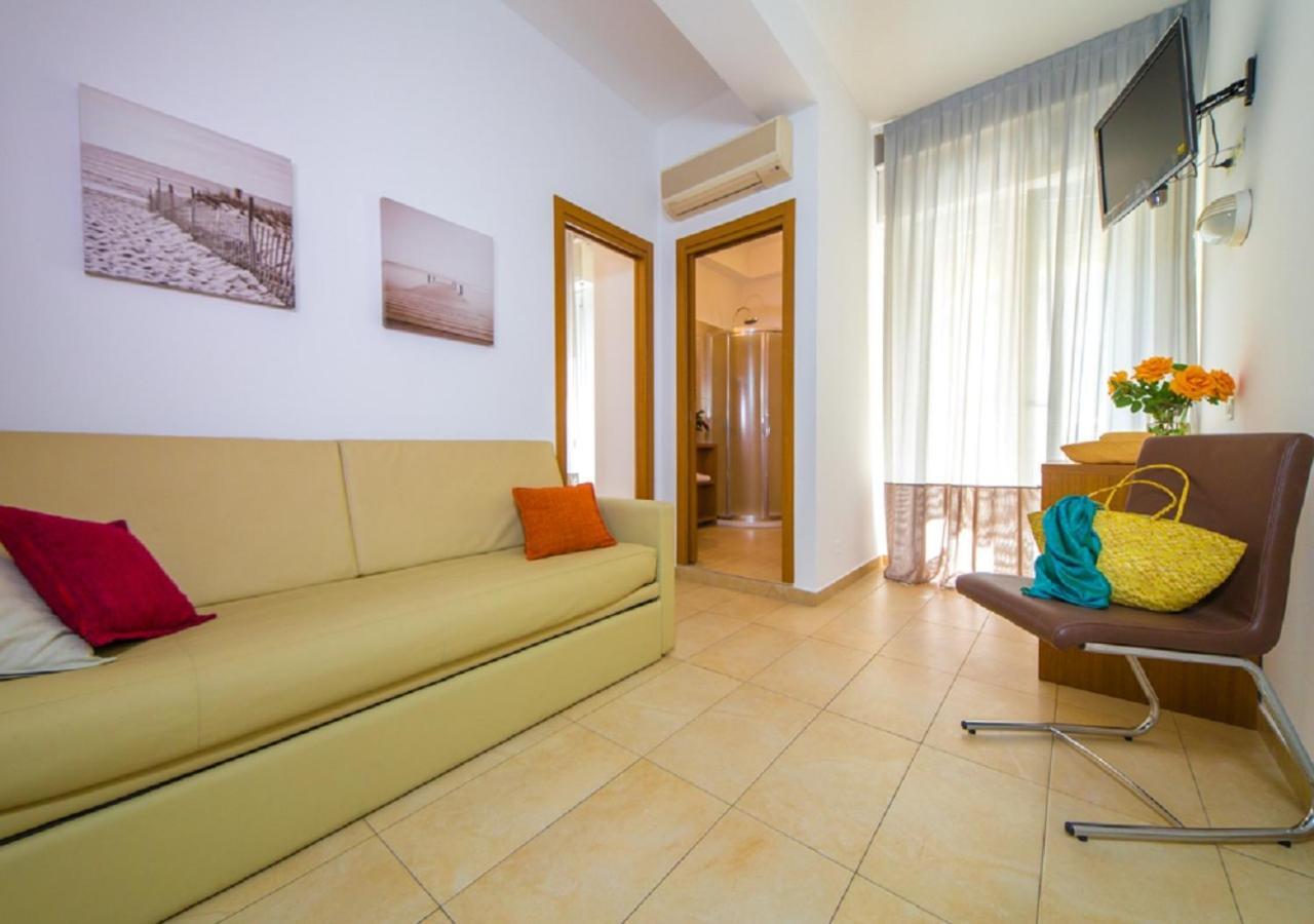Mediterraneo Hotel & Suites Cattolica Exterior foto